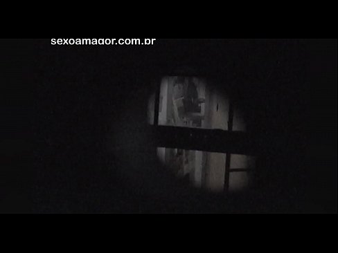 ❤️ Si Blondie ay lihim na nakunan ng video ng isang voyeur ng kapitbahayan na nakatago sa likod ng mga guwang na brick ❤️❌  Sex sa amin ❤